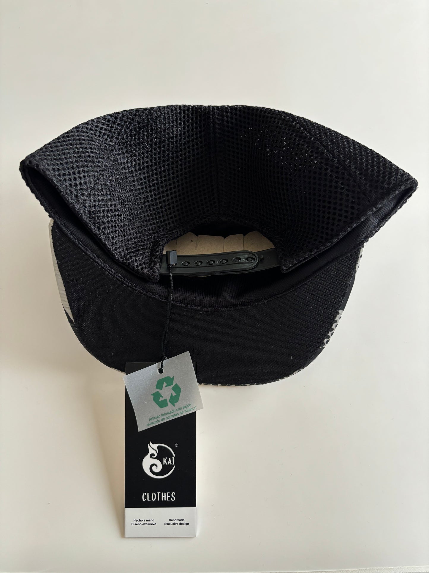 Snap back kite hat (Gorras Kite)